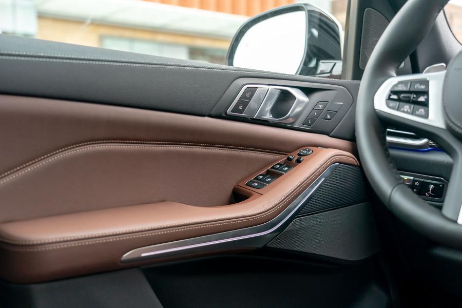 Детали интерьера BMW X5 M50i (G05) 2019 года  (NA) (фото 31 из 40)
